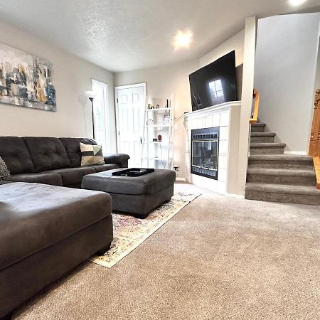 The Getaway Se Boise Condo Across The Street From Greenbelt, Bown Crossing And Boise River 3Bd 3Bath, 4 Beds! Lovely, Homey, Dining Table Seats 6 ภายนอก รูปภาพ