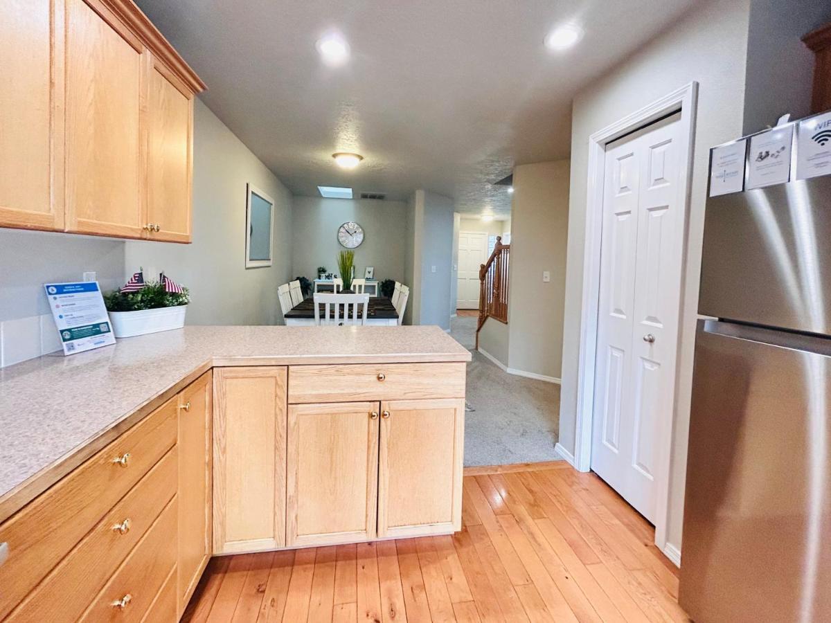 The Getaway Se Boise Condo Across The Street From Greenbelt, Bown Crossing And Boise River 3Bd 3Bath, 4 Beds! Lovely, Homey, Dining Table Seats 6 ภายนอก รูปภาพ