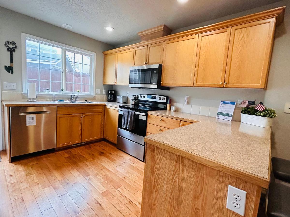 The Getaway Se Boise Condo Across The Street From Greenbelt, Bown Crossing And Boise River 3Bd 3Bath, 4 Beds! Lovely, Homey, Dining Table Seats 6 ภายนอก รูปภาพ