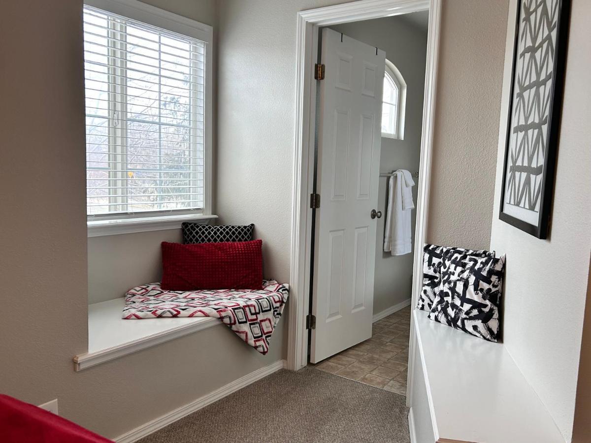 The Getaway Se Boise Condo Across The Street From Greenbelt, Bown Crossing And Boise River 3Bd 3Bath, 4 Beds! Lovely, Homey, Dining Table Seats 6 ภายนอก รูปภาพ