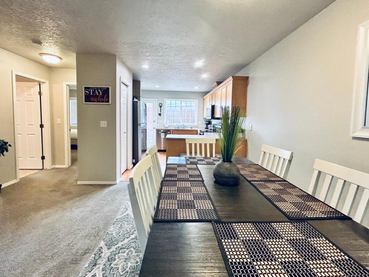 The Getaway Se Boise Condo Across The Street From Greenbelt, Bown Crossing And Boise River 3Bd 3Bath, 4 Beds! Lovely, Homey, Dining Table Seats 6 ภายนอก รูปภาพ