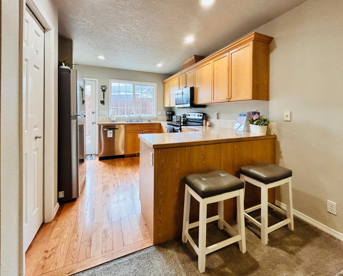 The Getaway Se Boise Condo Across The Street From Greenbelt, Bown Crossing And Boise River 3Bd 3Bath, 4 Beds! Lovely, Homey, Dining Table Seats 6 ภายนอก รูปภาพ