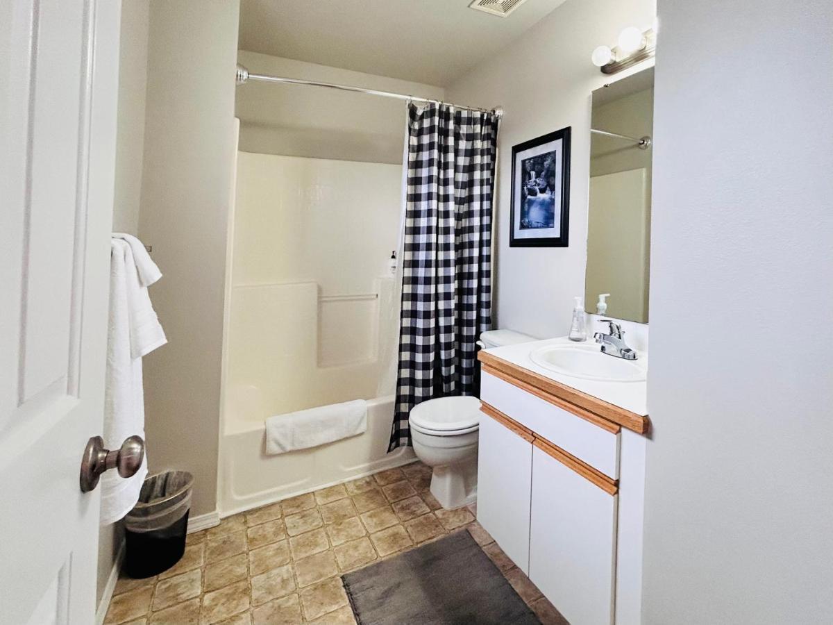 The Getaway Se Boise Condo Across The Street From Greenbelt, Bown Crossing And Boise River 3Bd 3Bath, 4 Beds! Lovely, Homey, Dining Table Seats 6 ภายนอก รูปภาพ